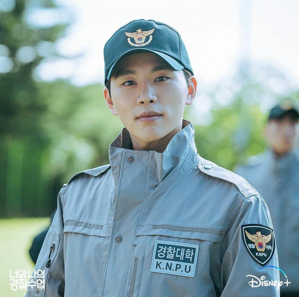 Kim Woo Seok di drama Rookie Cops (instagram.com/disneypluskr)