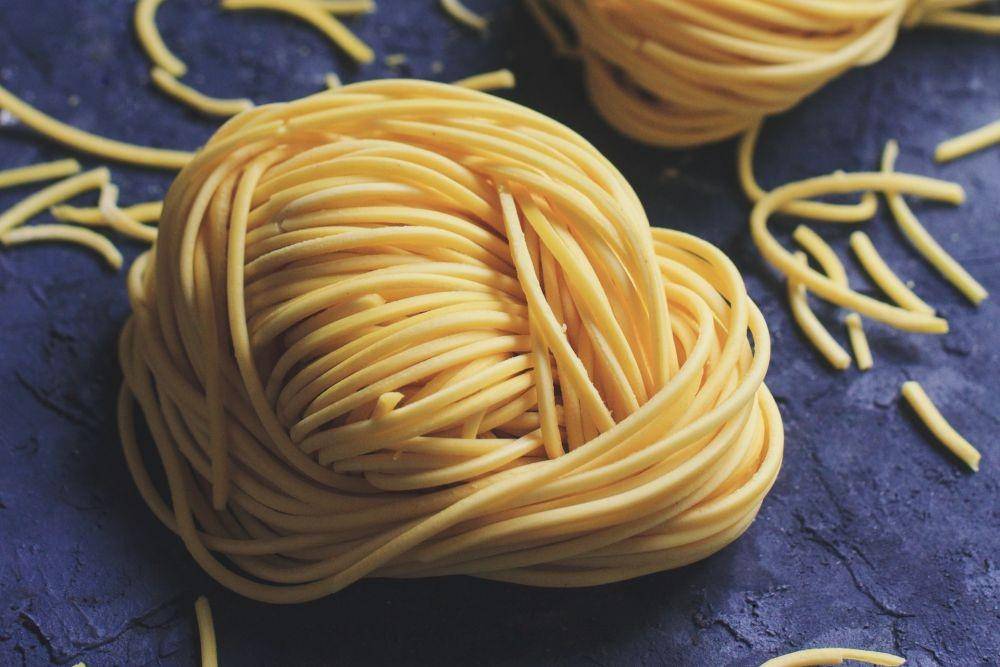 Ilustrasi bakmi kuning (unsplash.com/montatip lilitsanong)