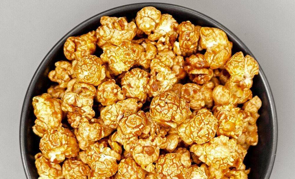 ilustrasi popcorn karamel (pexels.com/Raka Miftah)