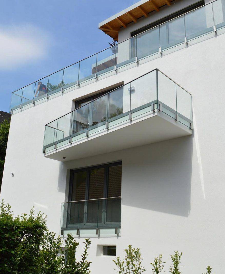 pagar kaca untuk balkon (instagram.com/qrailing)
