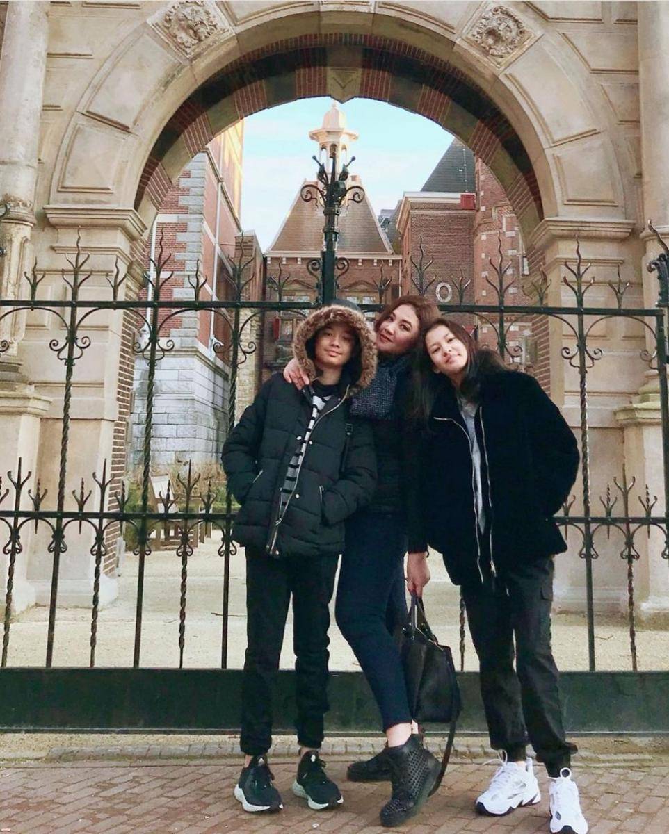 Cornelia Agatha dan buah hati (instagram.com/perempuanpanggung)