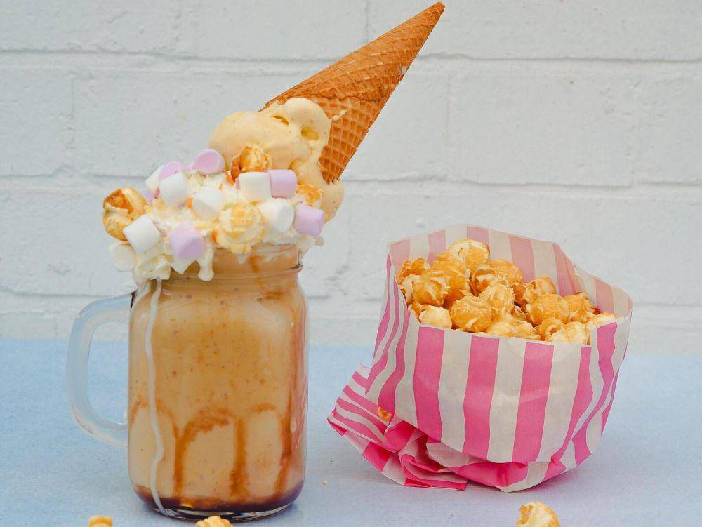 ilustrasi banoffee milkshake (unsplash.com/Toa Heftiba)