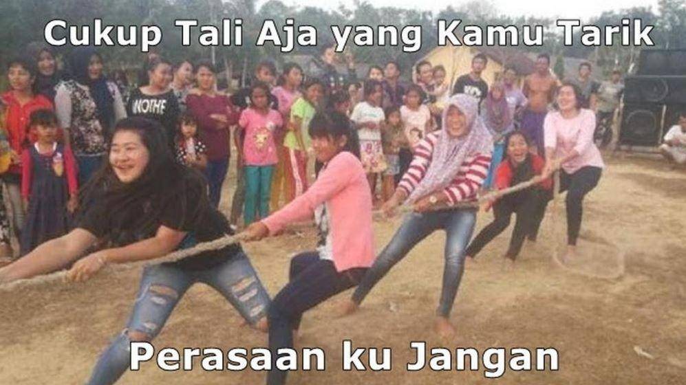 meme lomba tarik tambang (twitter.com/sugik_v)