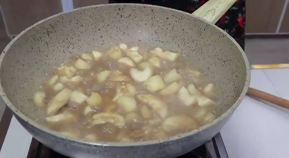 masak hingga singkong matang (youtube.com/Eddy Siswanto)