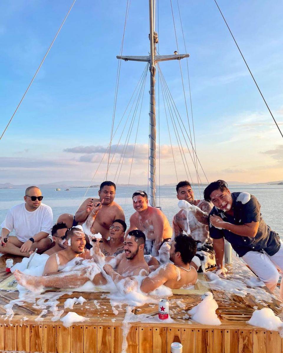 potret Anya Geraldine dan sahabat liburan di Labuan Bajo (instagram.com/aeroaswar)