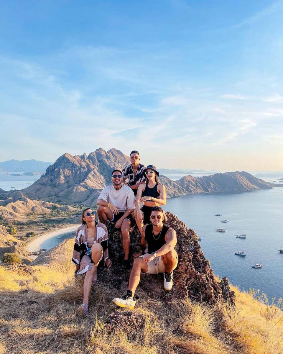 potret Anya Geraldine dan sahabat liburan di Labuan Bajo (instagram.com/ivlar)