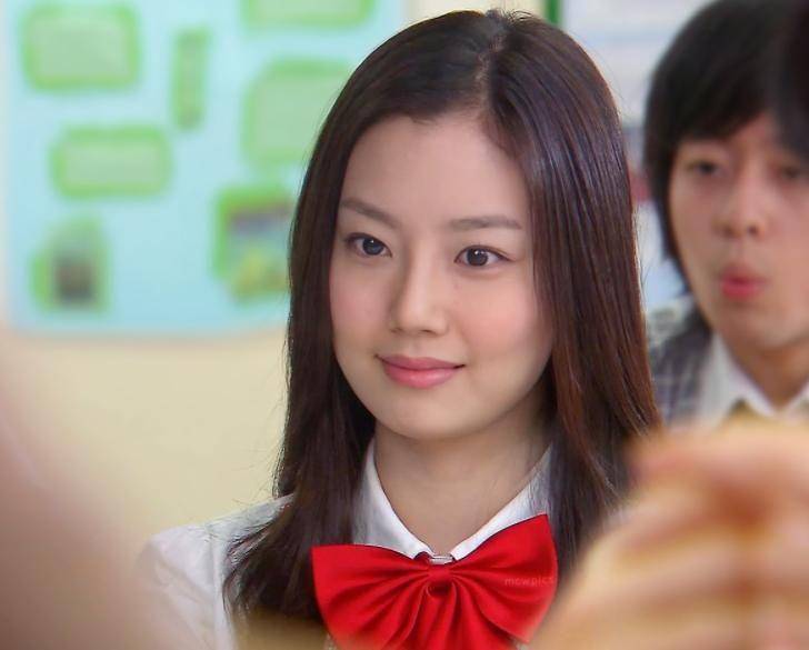 Moon Chae Won sebagai Min Yoon Seo di drama Korea Mackerel Run (dok. SBS/Mackerel Run)