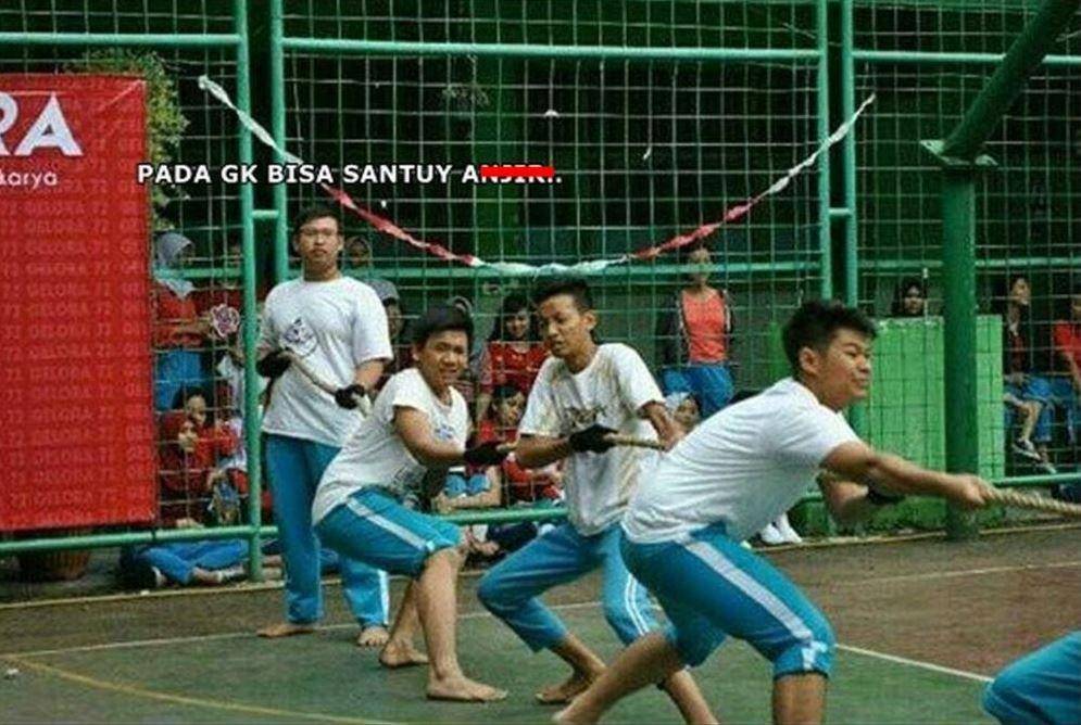 meme lomba tarik tambang (twitter.com/zonkchenlei)
