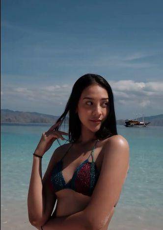 potret Anya Geraldine liburan di Labuan Bajo (instagram.com/anyageraldine)
