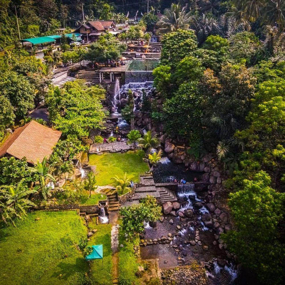 Taman Batu Purwakarta (instagram.com/onepointouw_aerial)