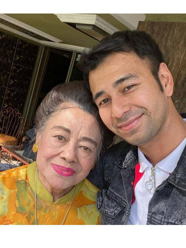 Raffi Ahmad dan nenek (instagram.com/raffinagita1717)