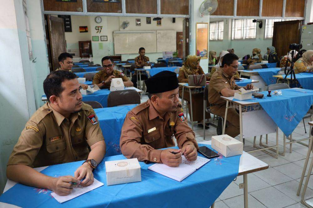 Badan Standar, Kurikulum, dan Asesmen Pendidikan (BSKAP) Kementerian Pendidikan, Kebudayaan, Riset, dan Teknologi (Kemendikbudristek) mengunjungi SMP Negeri 7 Padang terkait implementasi Kurikulum Merdeka di SMPN 7 Padang, Selasa (2/8). (Dok. Kemendikbudristek)