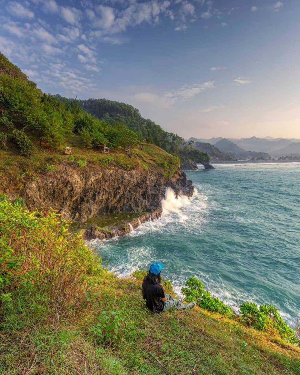 Pantai Lampon (instagram.com/areifkust)
