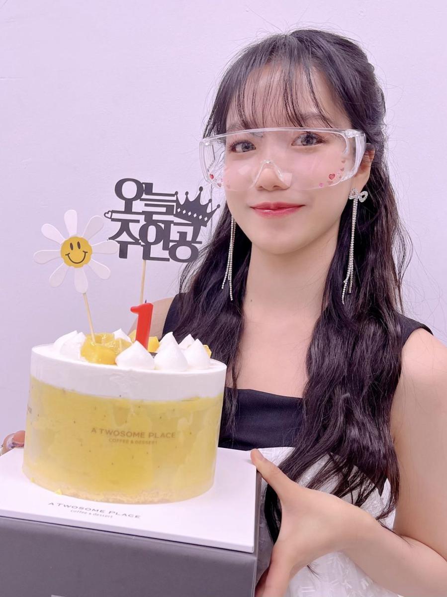 Jo Yuri (twitter.com/JOYURI_offcl)