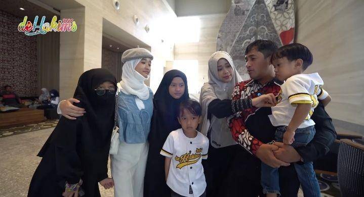 momen keberangkatan Rakana dan Raina (youtube.com/deHakims Junior)