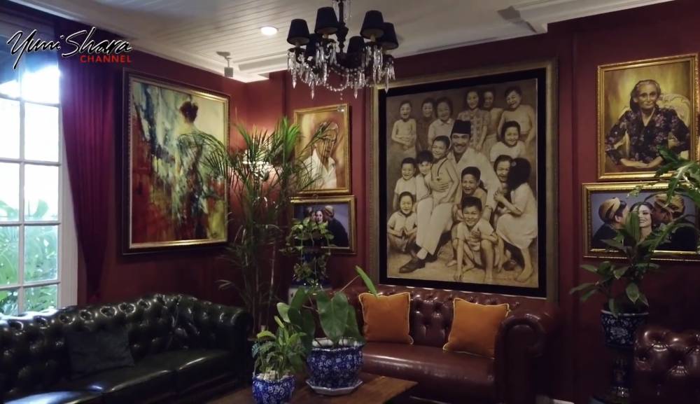 potret rumah Yuni Shara yang penuh dengan tanaman (youtube.com/YuniSharaChannel)