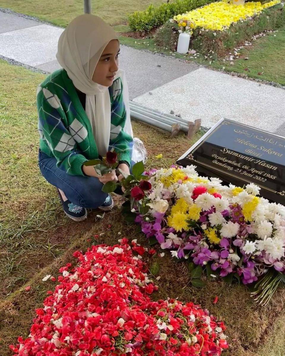 potret Naisa Alifia Yuriza berhijab (instagram.com/naisaalifiayuriza)