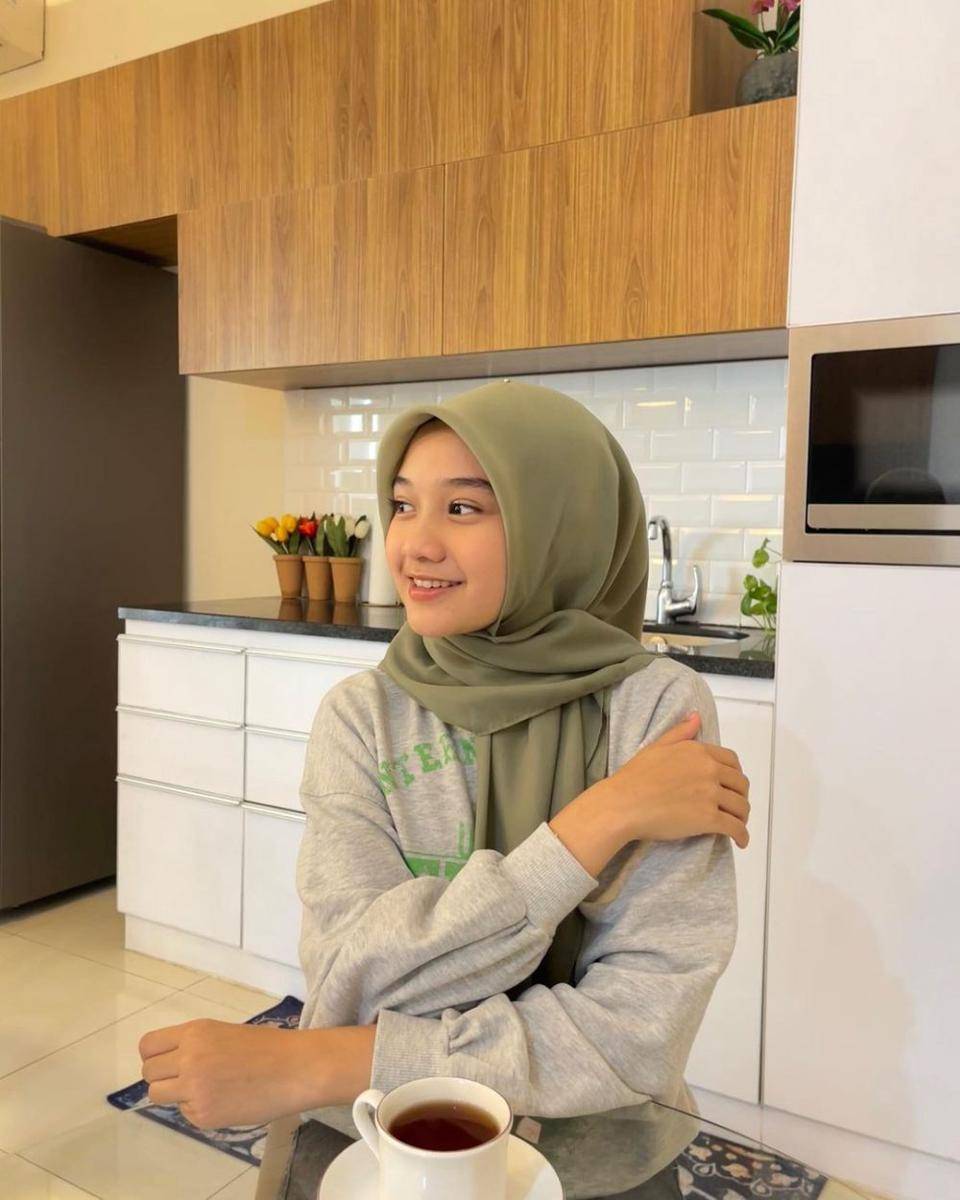 potret Naisa Alifia Yuriza berhijab (instagram.com/naisaalifiayuriza)
