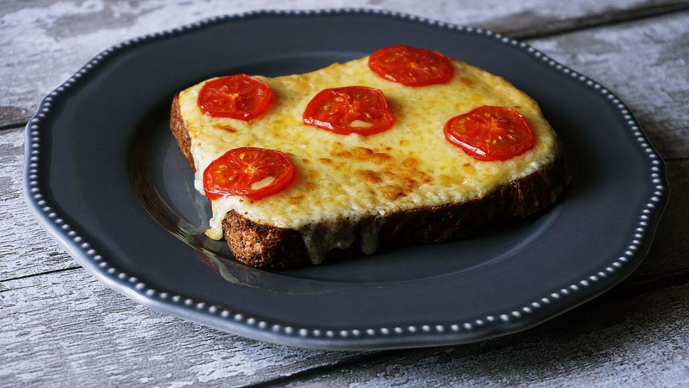 ilustrasi baked egg toast (pexels.com/Suzy Hazelwood)