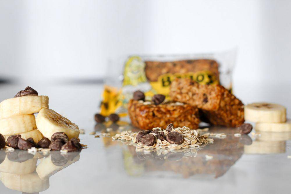 ilustrasi cokelat dan pisang (unsplash.com/Rozhita Rasouli)