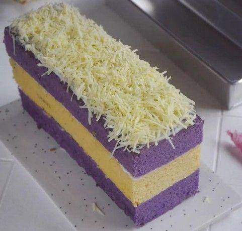 kue bolu lapis taro vanila (instagram.com/cemilanmaniz)