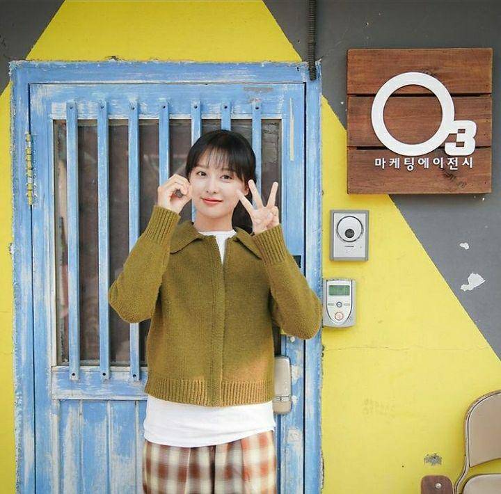 ootd Kim Ji Won (instagram.com/geewonii_pr_crew)