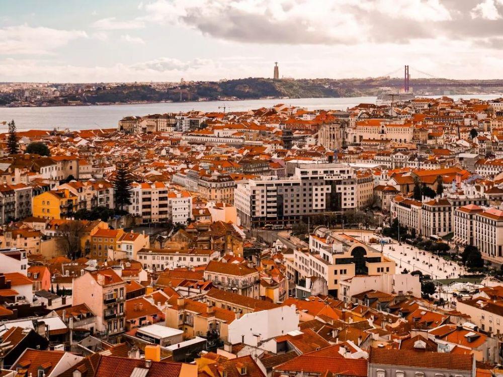 potret Kota Lisbon (instagram.com/vermllllon)