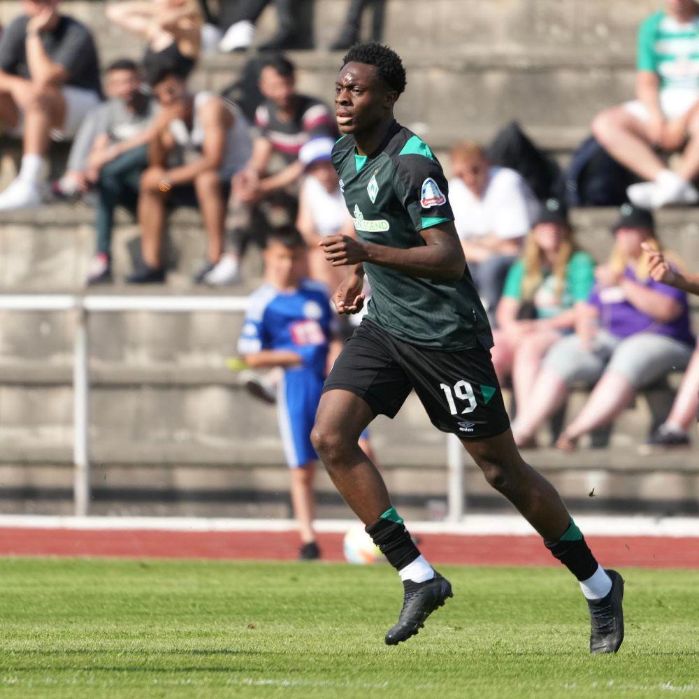 Dikeni Salifou ketika membela Werder Bremen. (instagram.com/werderbremen)