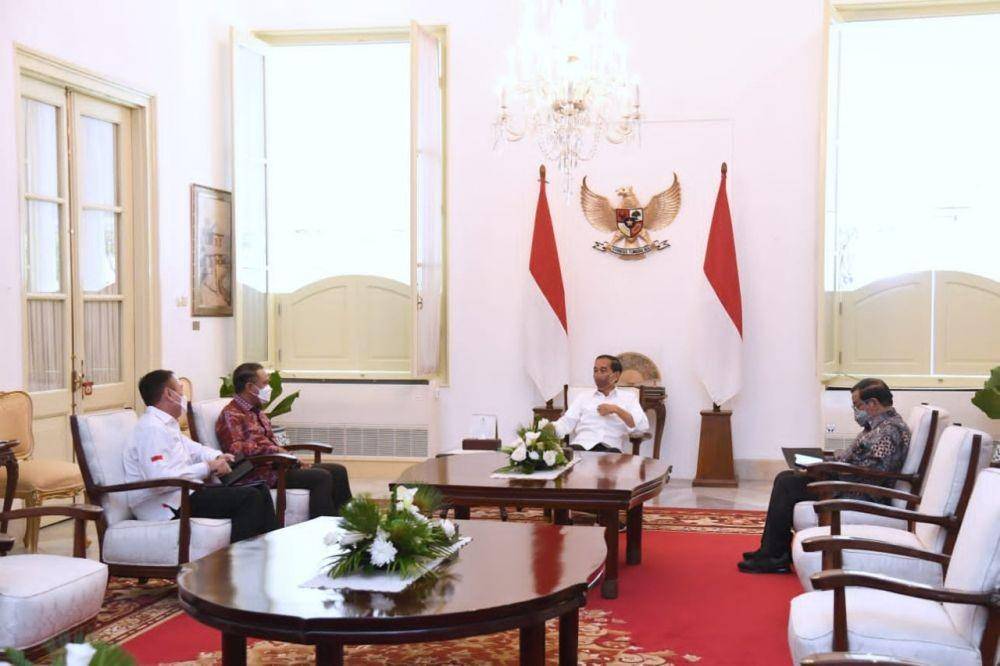 Presiden bahas training center sepak bola di IKN bersama Menpora dan Ketum PSSI. (dok. Sekretariat Presiden)