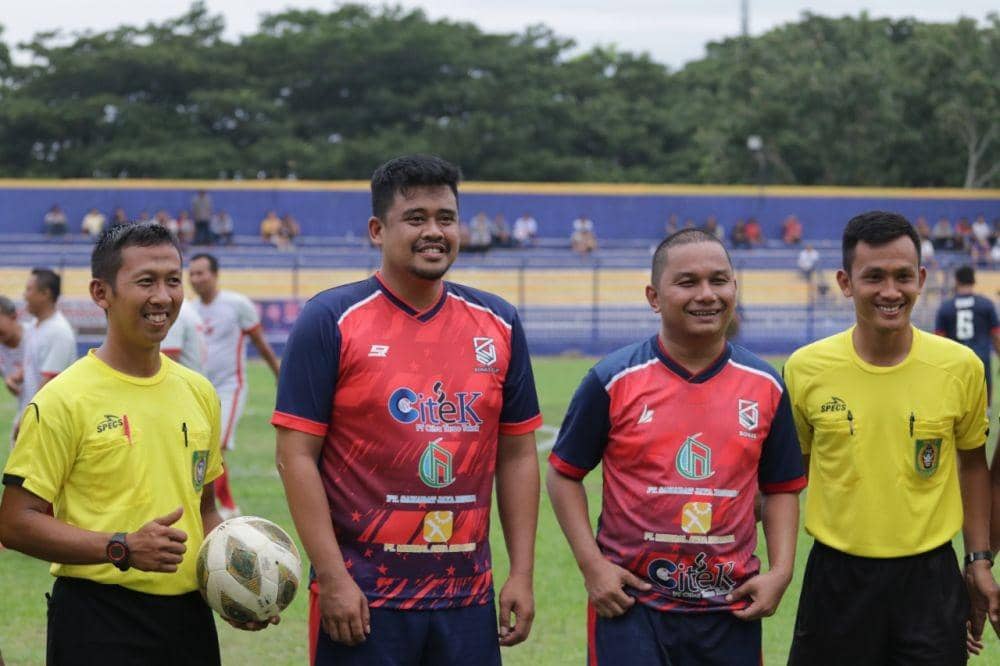 Wali Kota Medan, Bobby Nasution bersama Mantan Bupati Tapteng, Bakhtiar Sibarani membuka Bonas Cup 2022, Rabu (3/8/2022) (Dok.Istimewa)