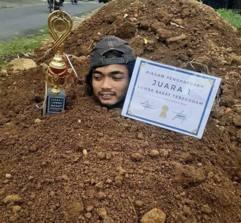 juara 1 lomba absurd (instagram.com/anam_chenel)