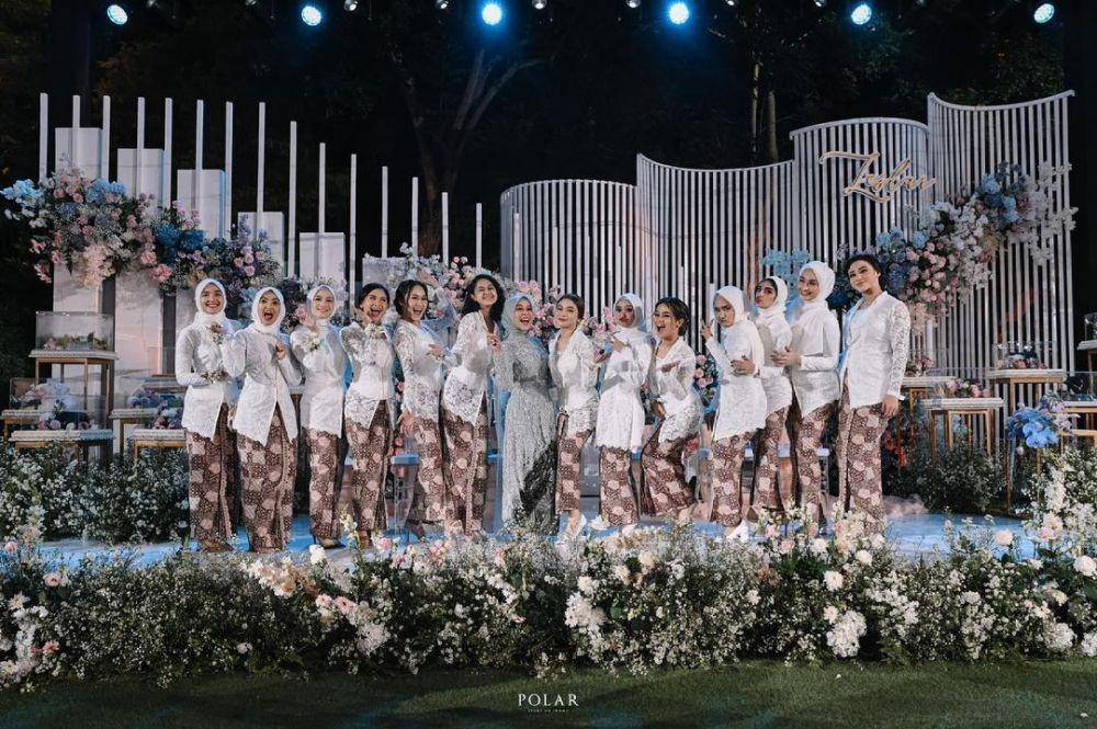 Kebaya bridesmaid. (instagram.com/lestykejora)