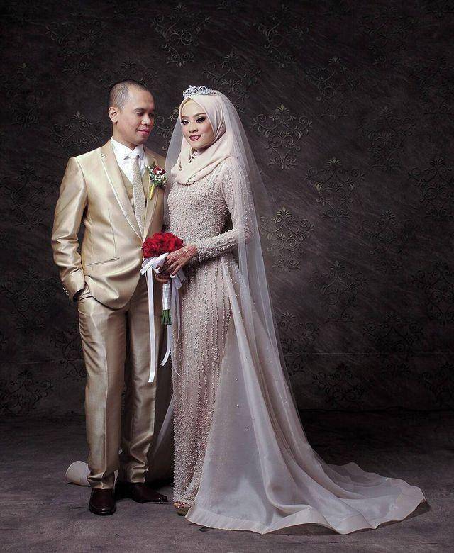 inspirasi wedding dress ala Rikawirtjes (instagram.com/rikawirtjes)