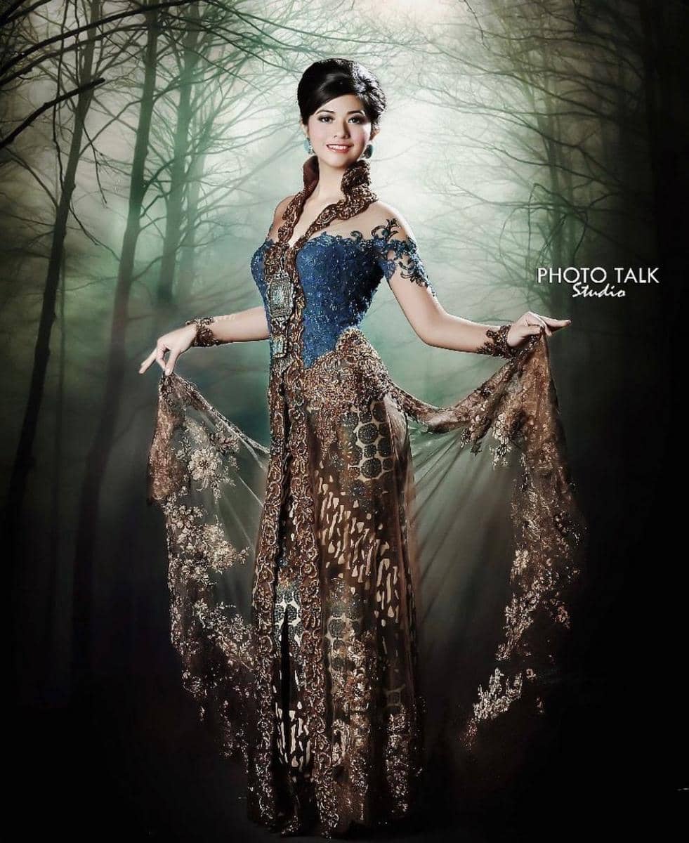 Kebaya ala Qory Sandioriva (instagram.com/qorysandioriva)