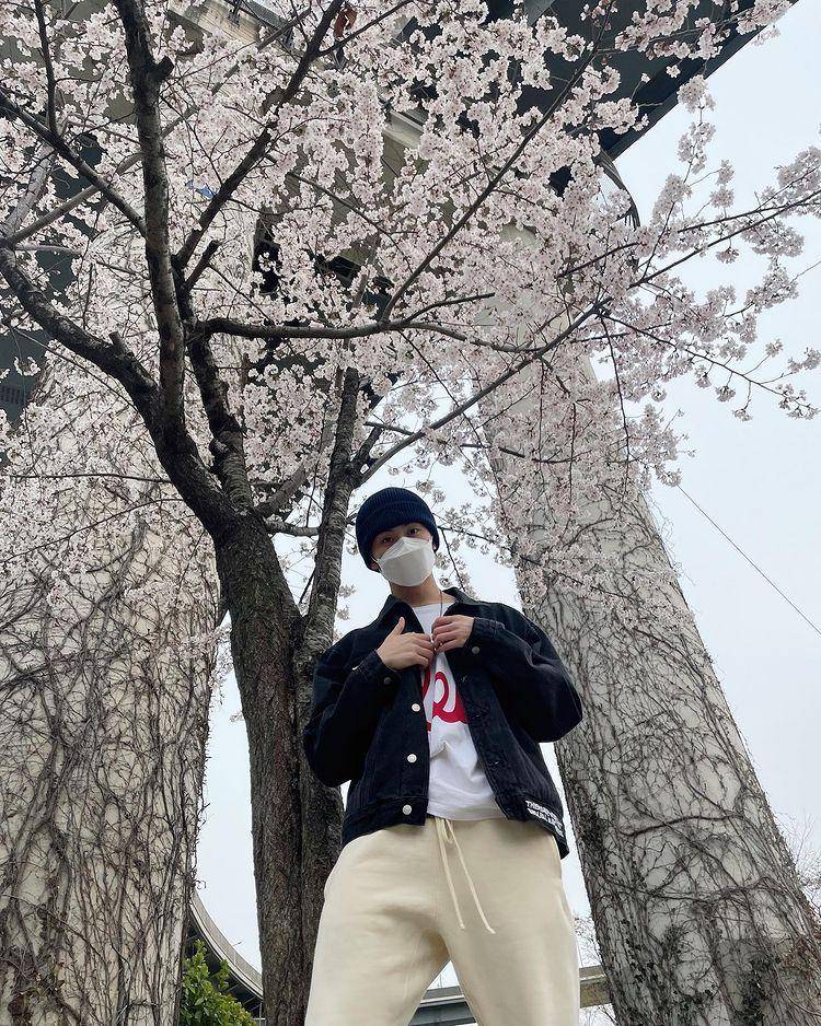 potret Mark Lee (instagram.com/onyourm__ark)