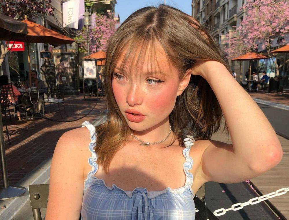 Zoe Colletti (instagram.com/zoecolletti)