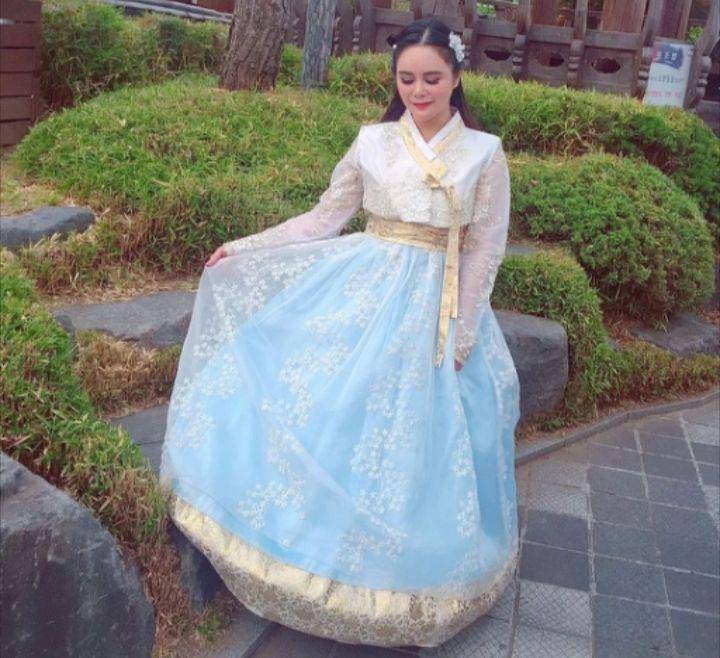 potret liburan Tintin Rayner ke Korea (instagram.com/tintinrayner_athome)