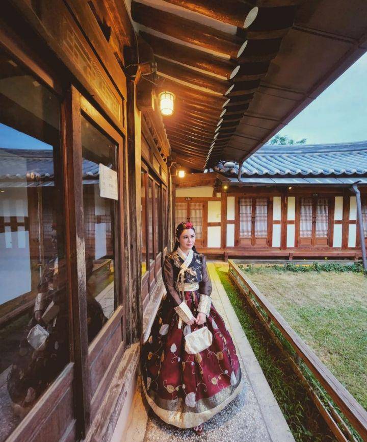 potret liburan Tintin Rayner ke Korea (instagram.com/tintinrayner_athome)