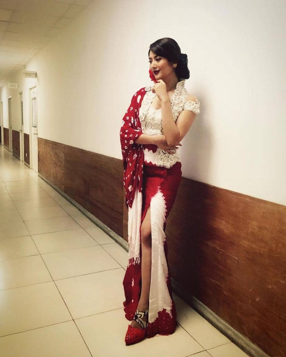 Kebaya ala Maria Selena (instagram.com/mariaselena_)