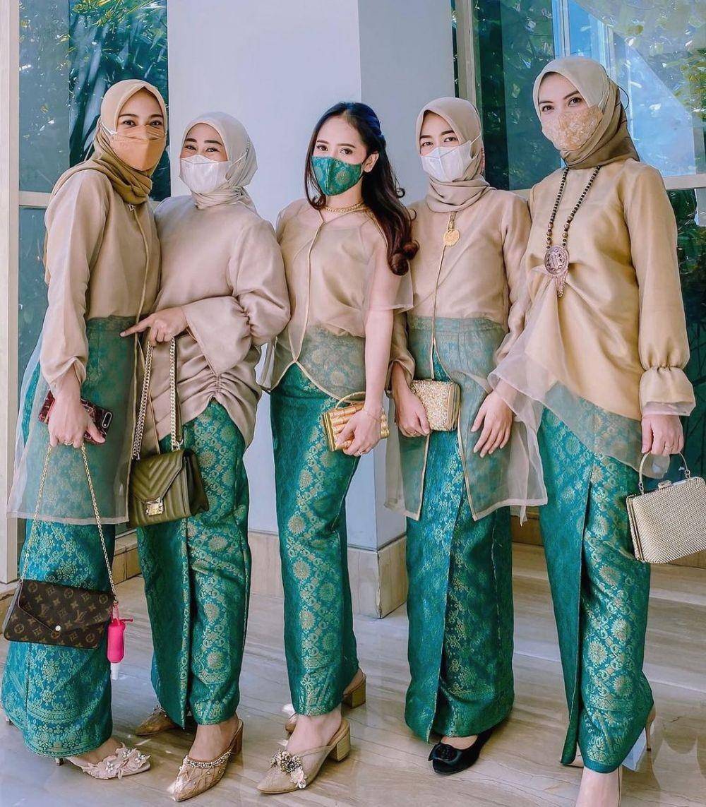 Kebaya bridesmaid. (instagram.com/ismyamaliah)