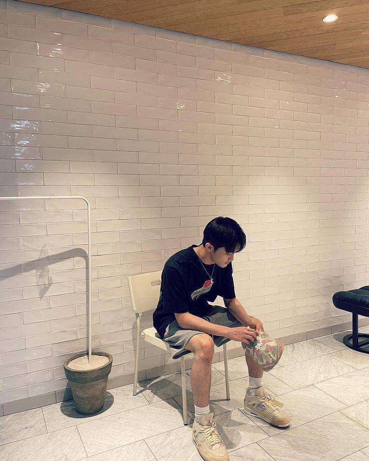 potret Mark Lee (instagram.com/onyourm__ark)