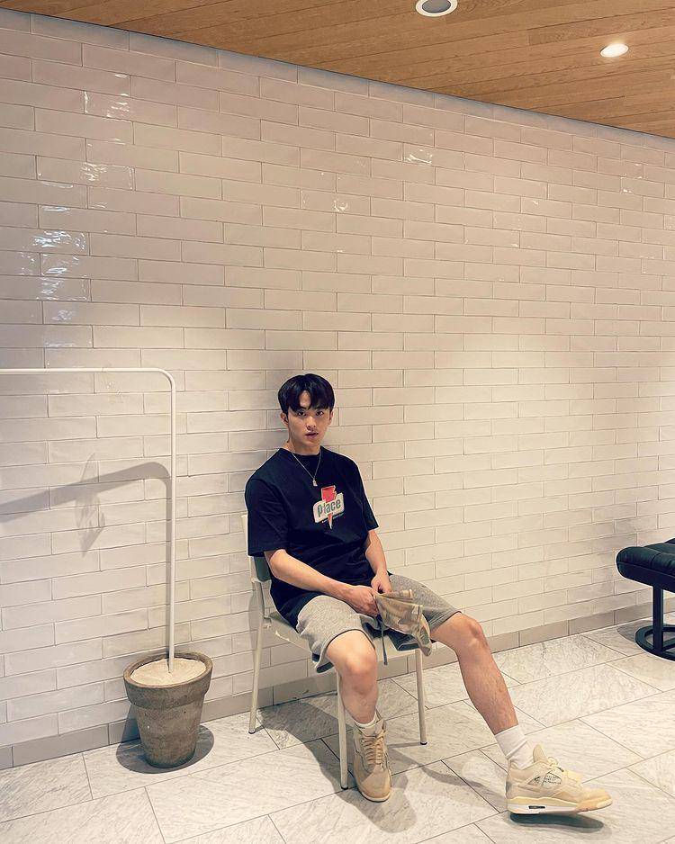 potret Mark Lee (instagram.com/onyourm__ark)