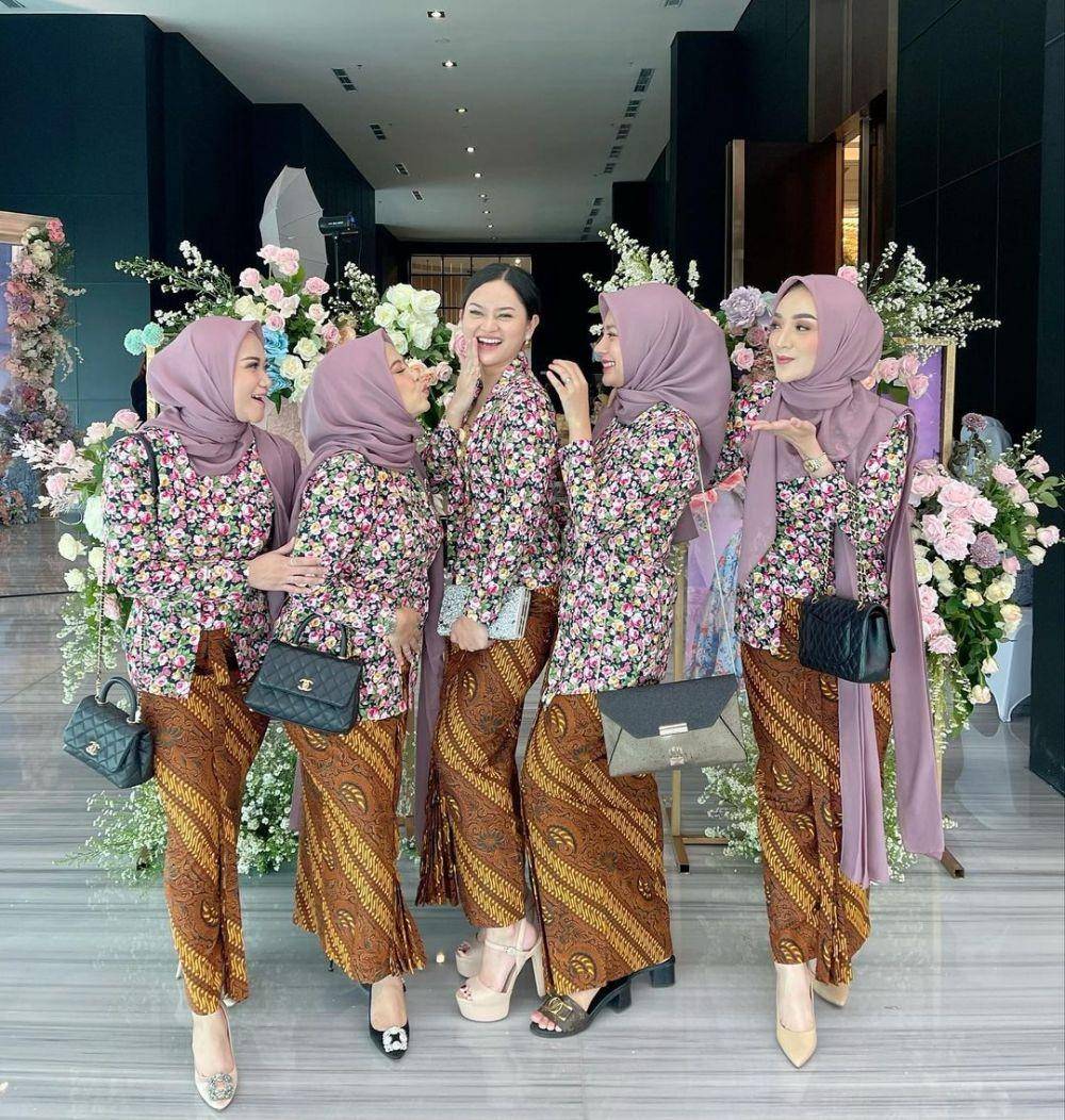 Kebaya bridesmaid. (instagram.com/nadyaindry)