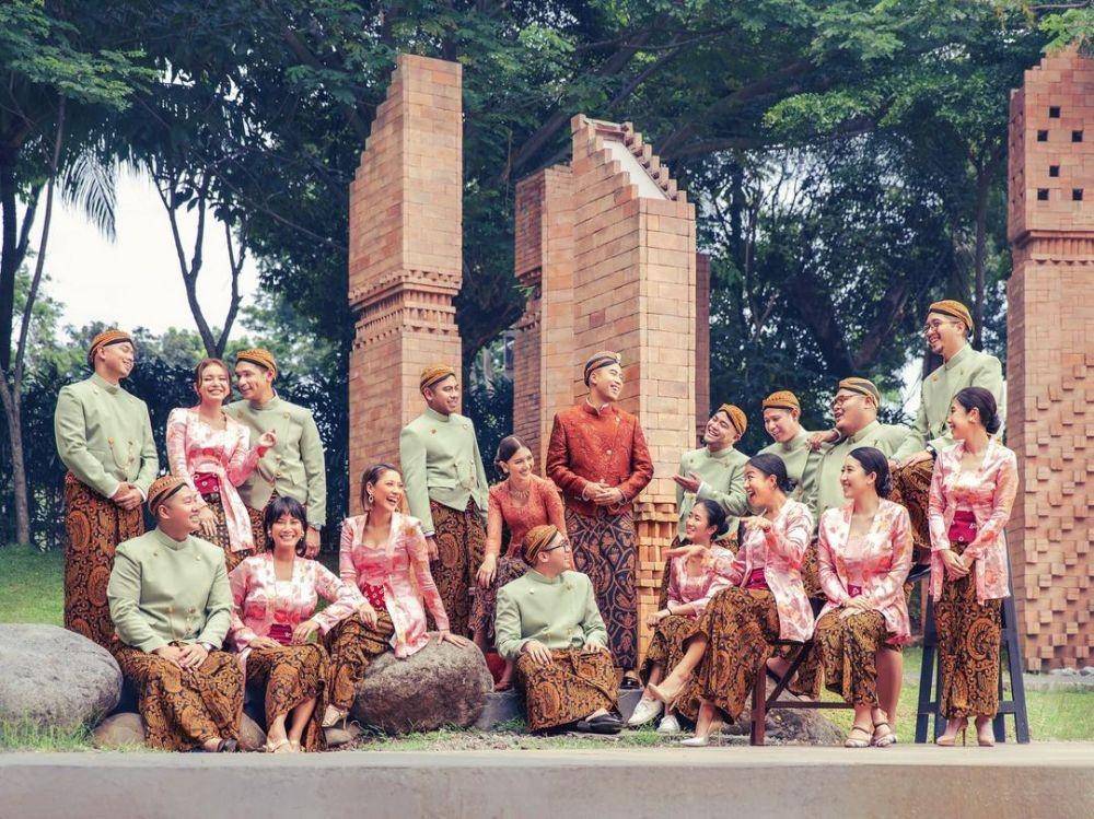 Kebaya bridesmaid. (instagram.com/vidialdiano)