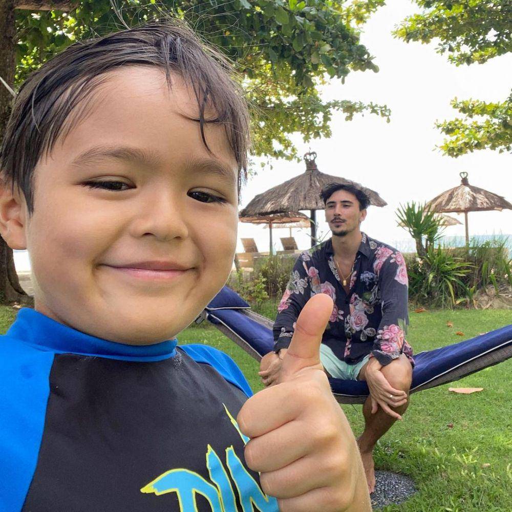 Vincent Verhaag dan buah hati (instagram.com/v.andrianto)