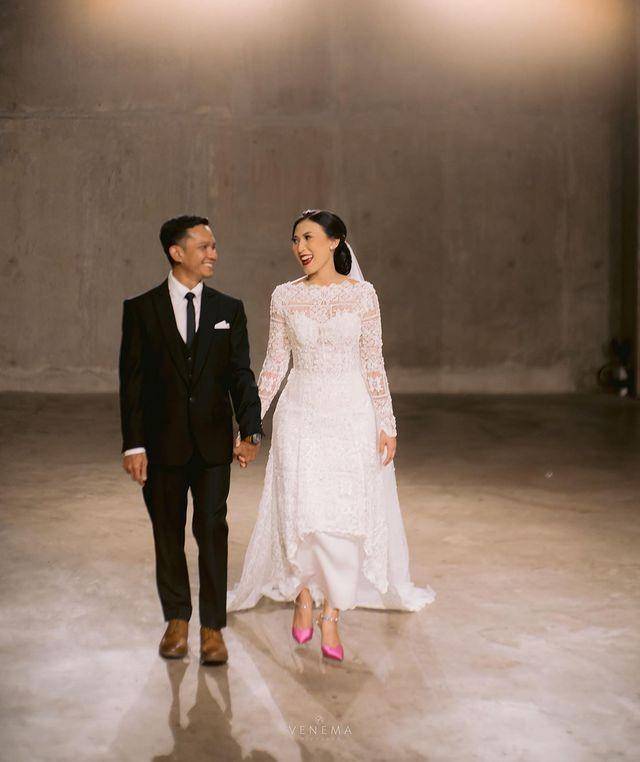 inspirasi wedding dress ala Rikawirtjes (instagram.com/rikawirtjes)