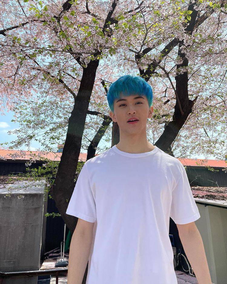 potret Mark Lee (instagram.com/onyourm__ark)
