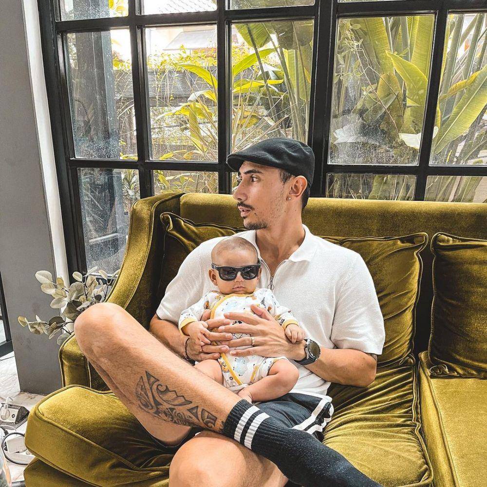 Vincent Verhaag dan buah hati (instagram.com/v.andrianto)