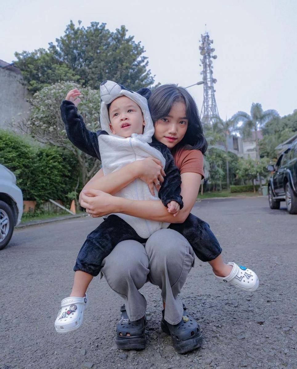 potret Gala pakai kostum panda (instagram.com/fuji_an)