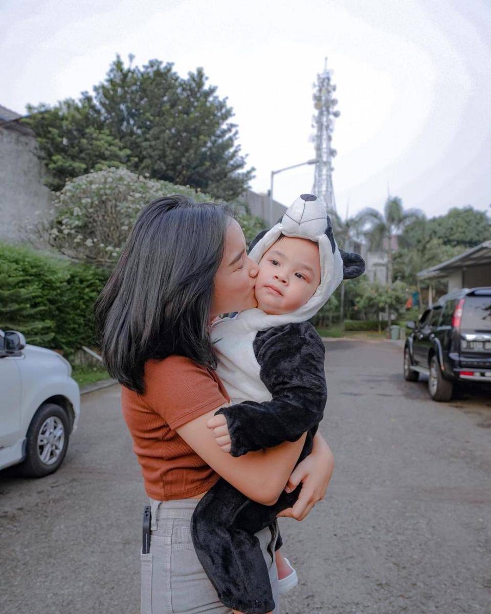 potret Gala pakai kostum panda (instagram.com/fuji_an)
